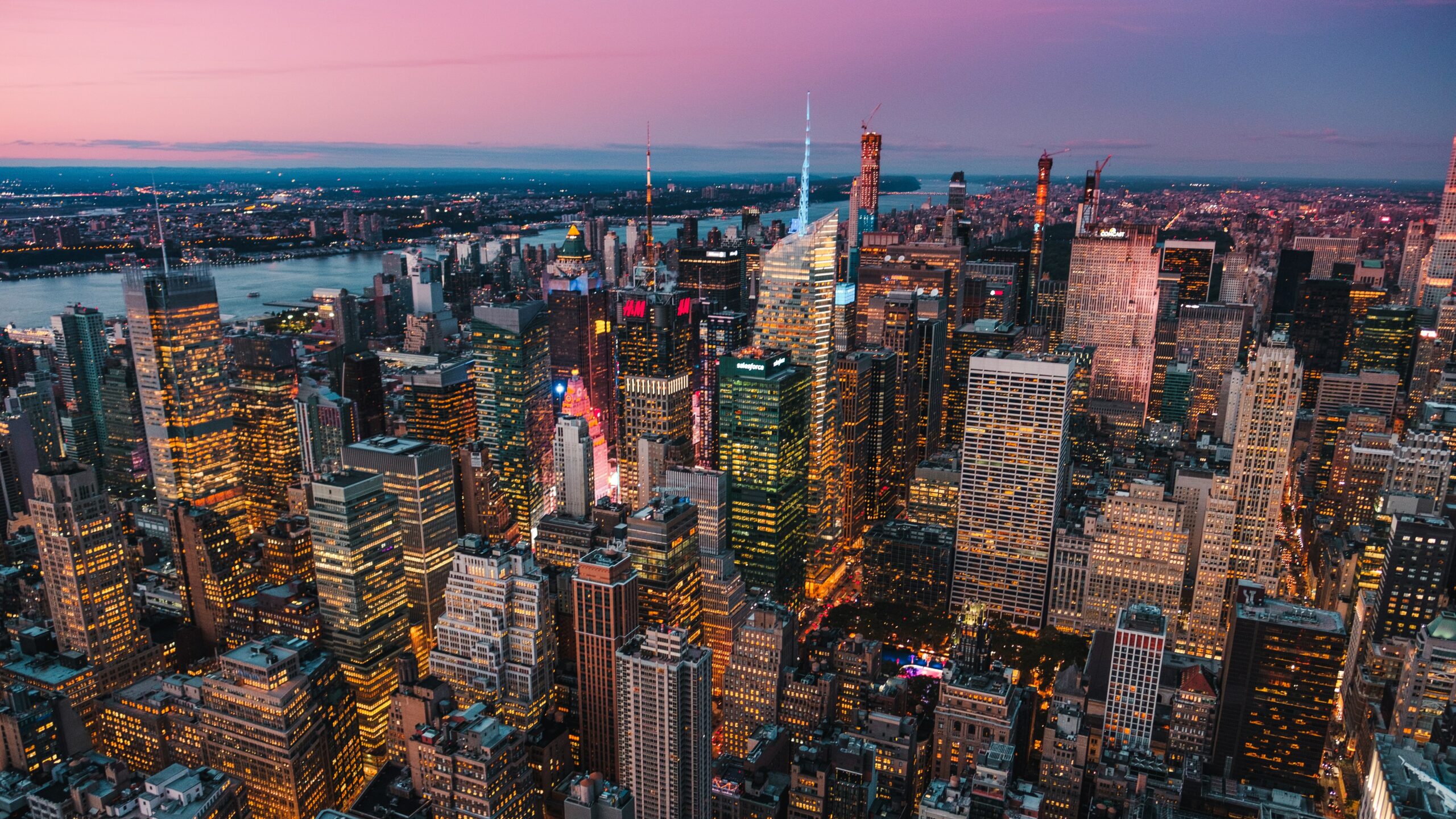 New York City header - Photo by Jan Folwarczny