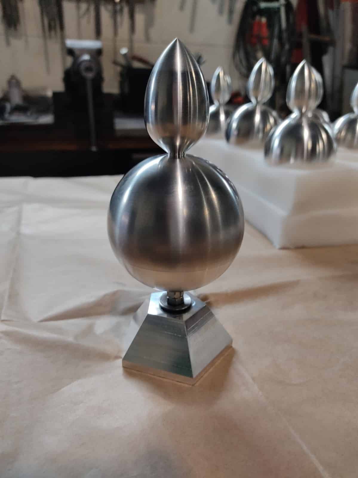 Top metal element unplated